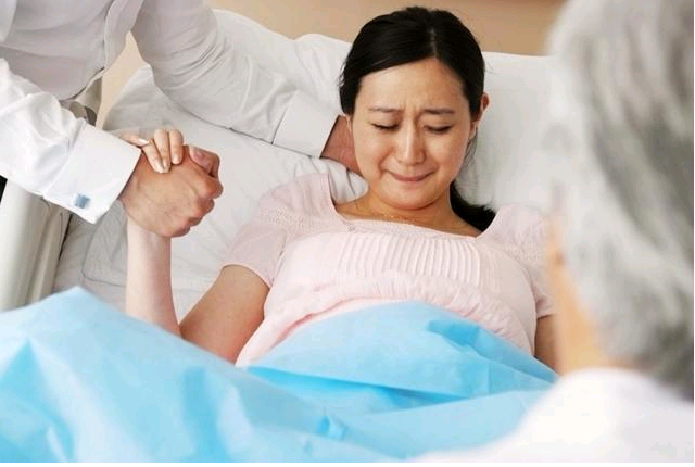 重庆机构代孕过程|沈阳菁华试管比盛京贵吗？附试管费用对比